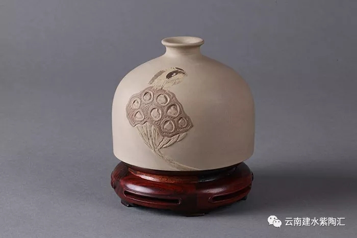 建水紫陶大师名家向进兴作品欣赏花瓶 建水紫陶大师名家向进兴作品欣赏花瓶