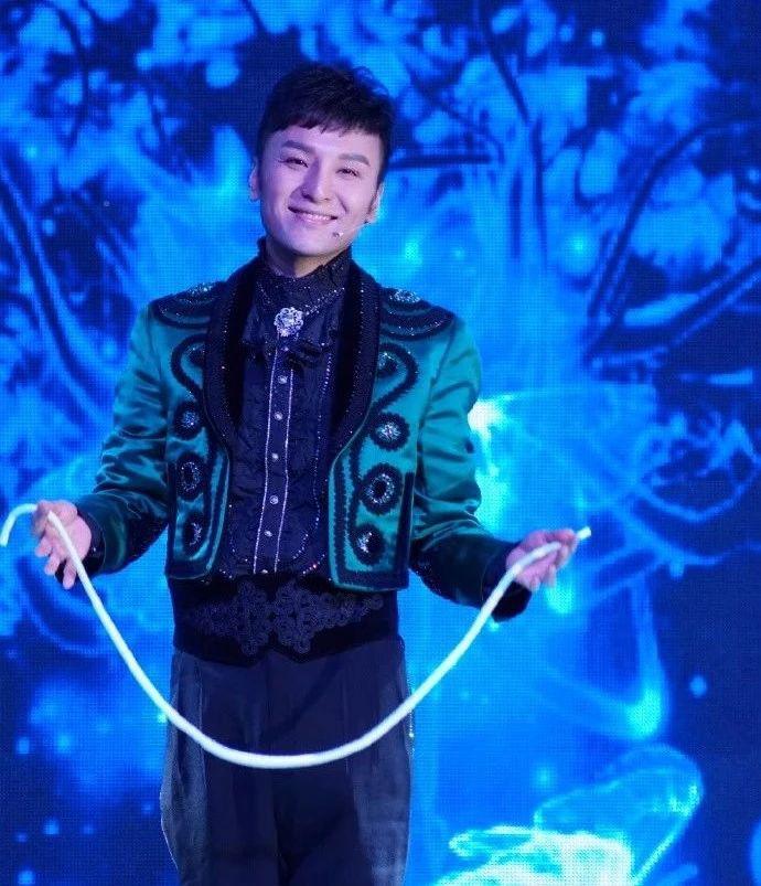 央视魔术大咖—傅 琰 东