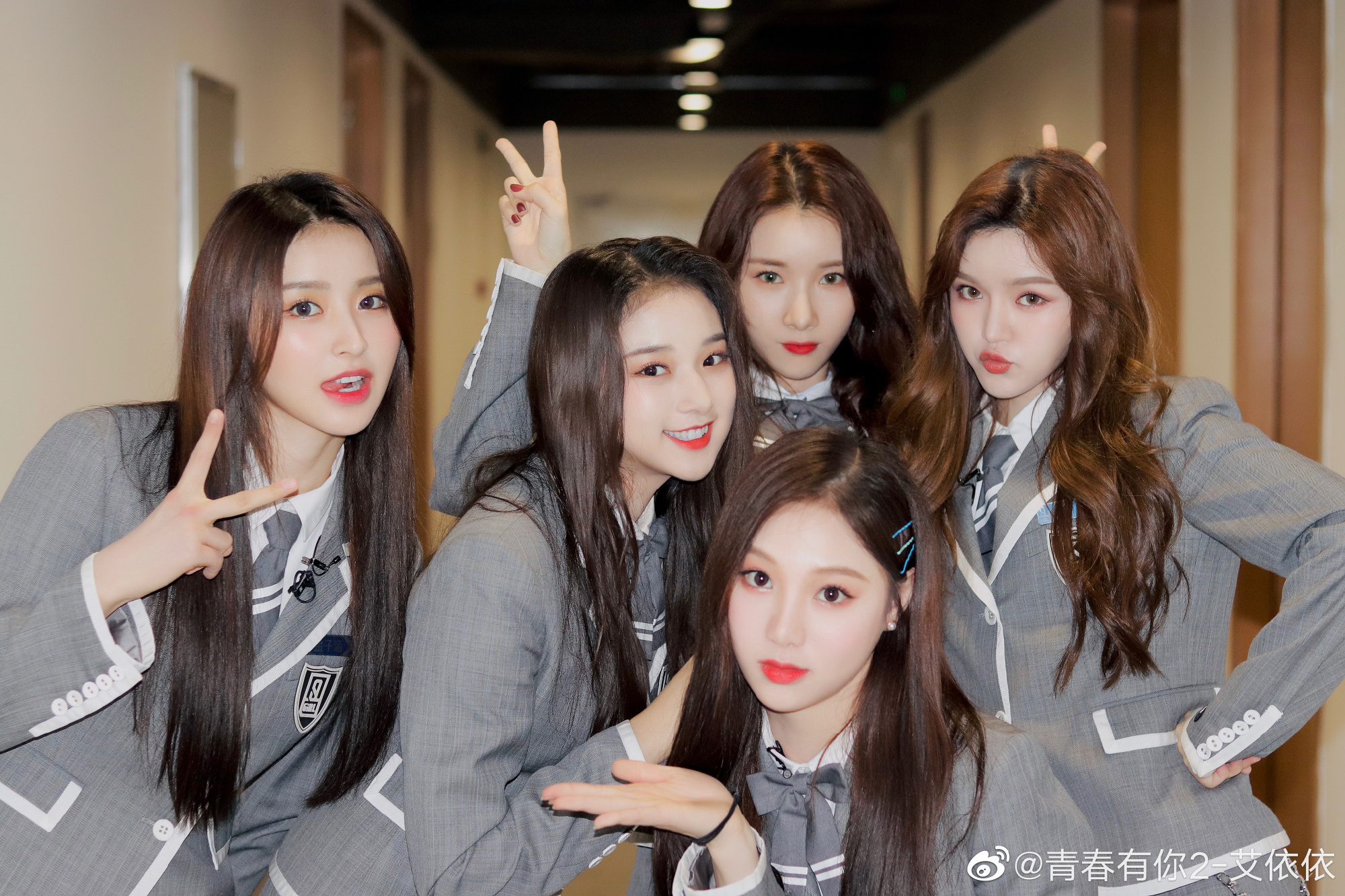 主题:婧,yh妹妹这张合照谁好看?