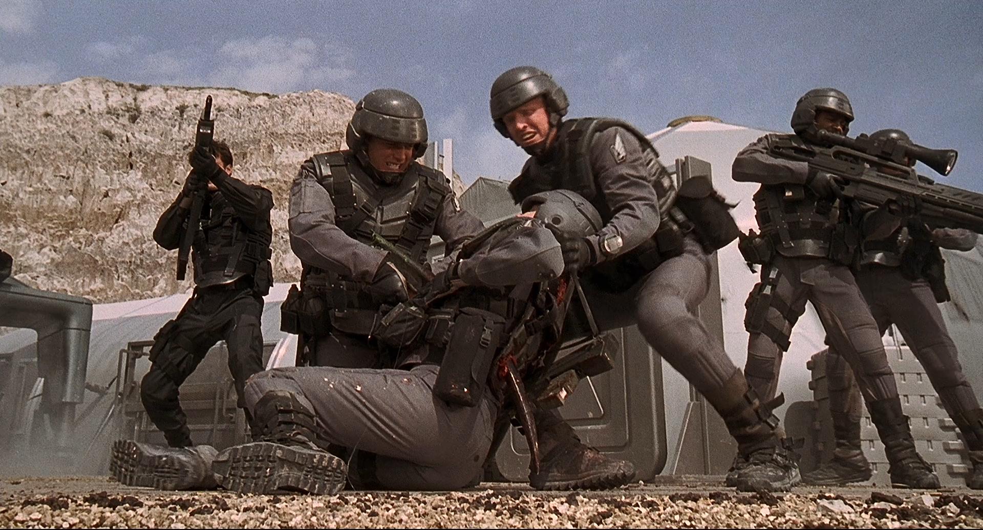 Звездный десант песня детская. Звездный десант Starship Troopers 1997. Звездный десант 1997 Арахниды. Звёздный десант солдаты.