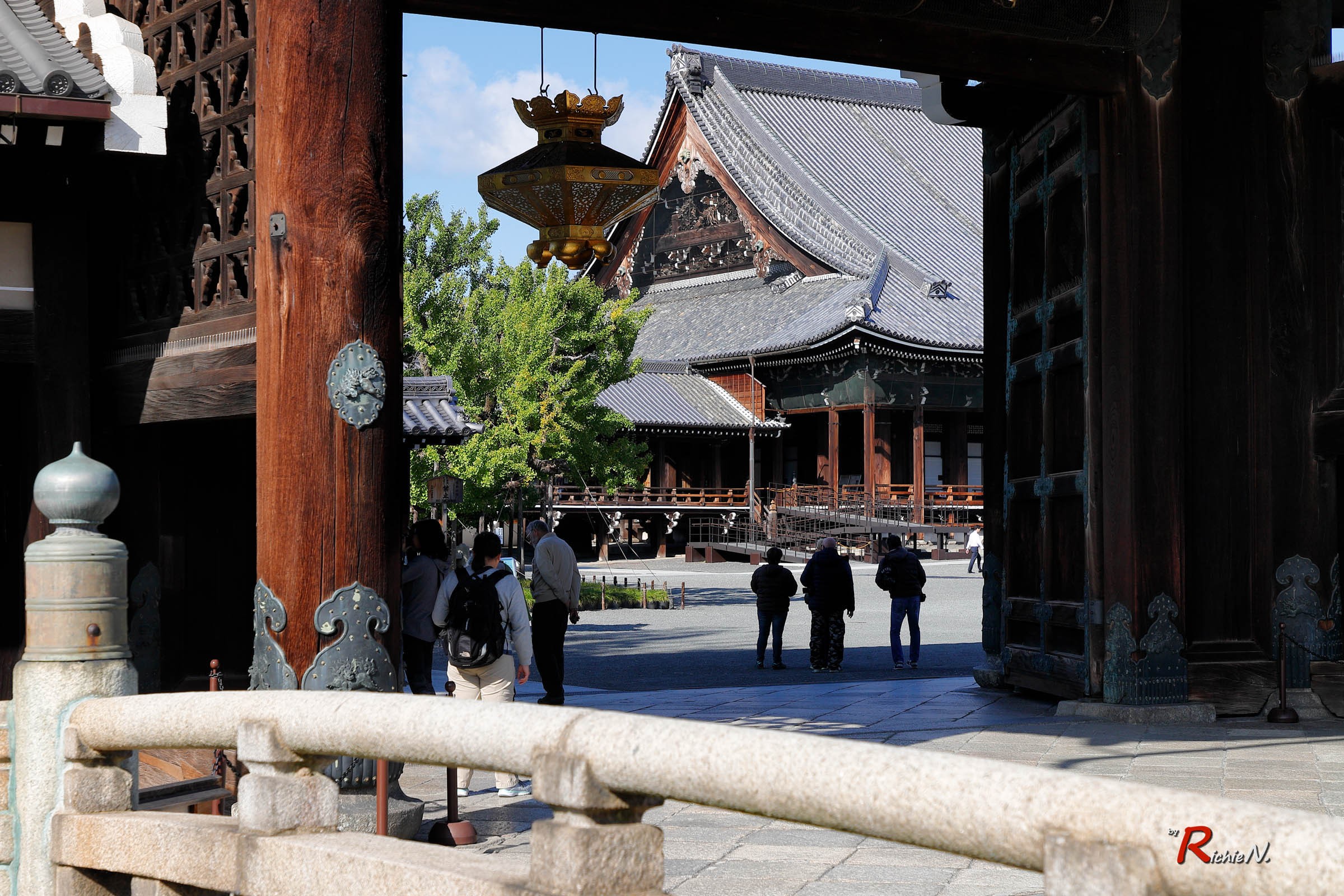 位于京都市下京区的西本愿寺,也称作龙谷山本愿寺,建于明代时期,是