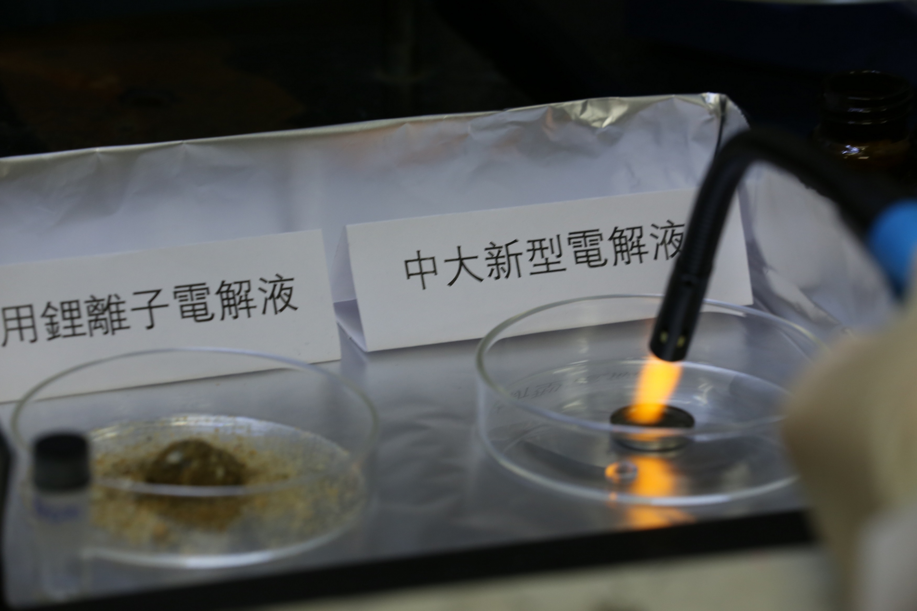 利用护肤霜成分制作稳定输出的非易燃水系锂离子电池电解液 2 利用护肤霜成分制作稳定输出的非易燃水系锂离子电池电解液