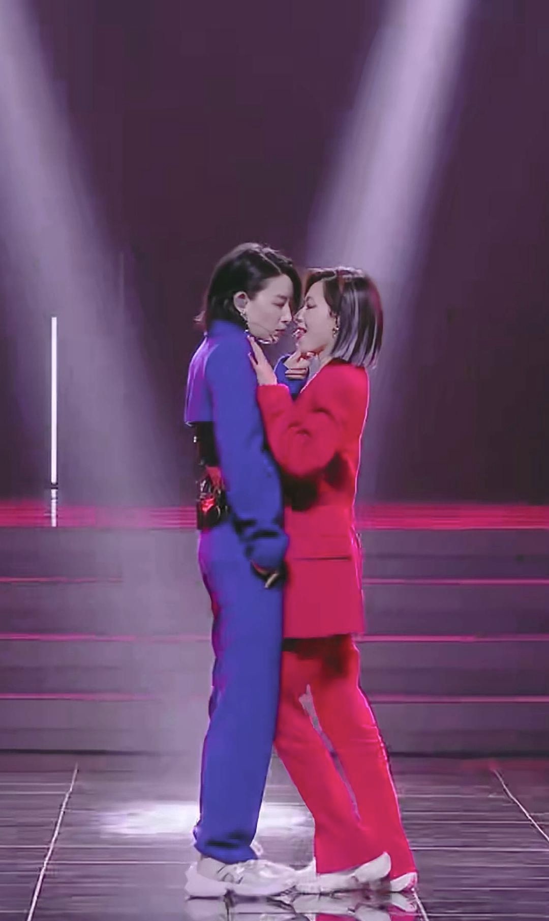 主题:omg万茜也太姬了吧,首页的姬佬都为她疯了 [115]收藏该贴已收藏