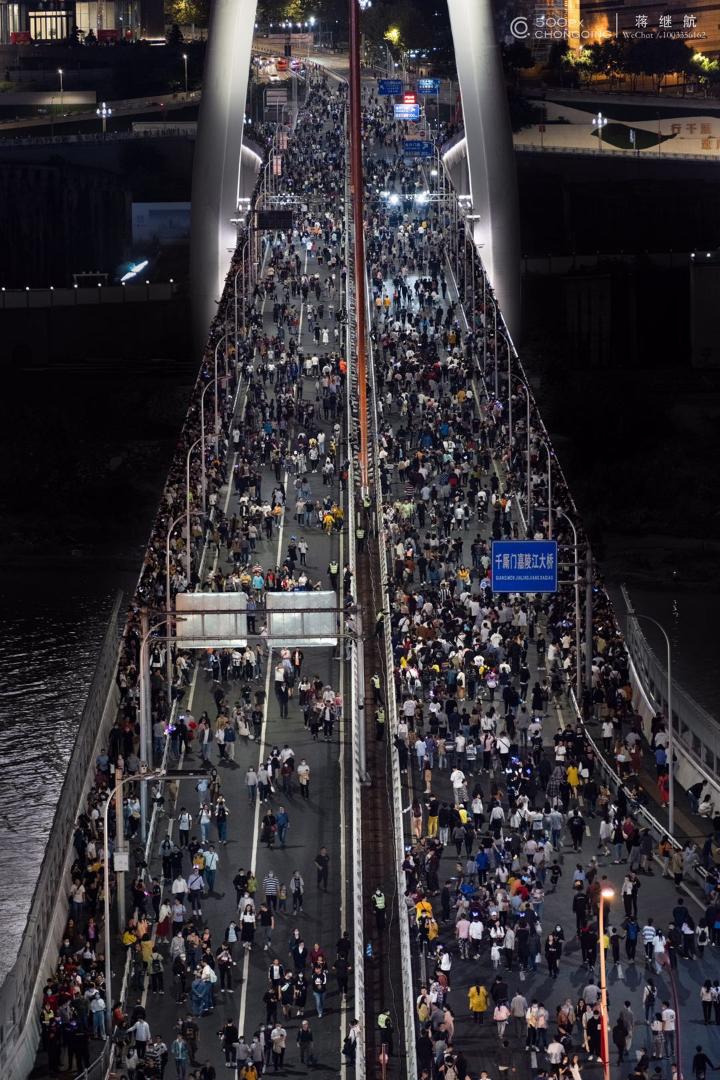 重庆封桥“实力宠粉”