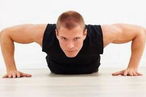 专业教练你如何锻炼三角肌-追梦健身网