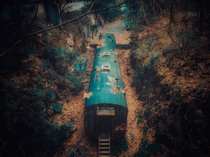 神秘的废弃绿皮火车厢