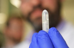 英国国防科学技术实验室和美国国防部联合开发生物电池 1 英国国防科学技术实验室和美国国防部联合开发生物电池
