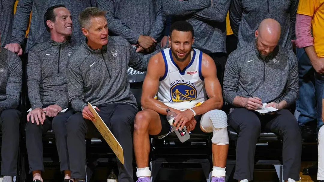 勇士时隔四年重夺NBA总冠军,库里摘得Fmvp!