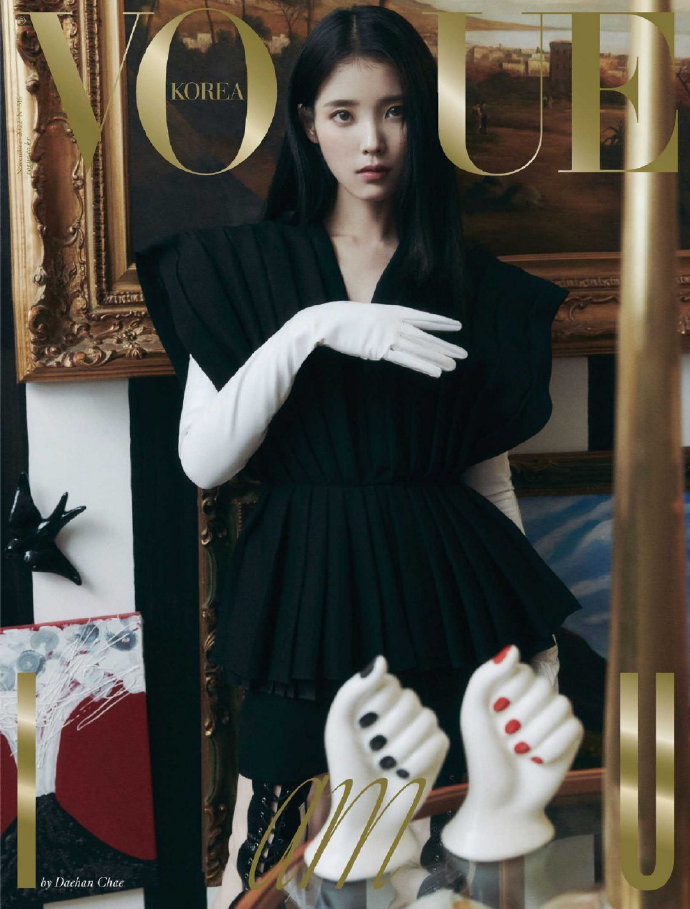IU 李知恩《Vogue》2022年11月封面写真